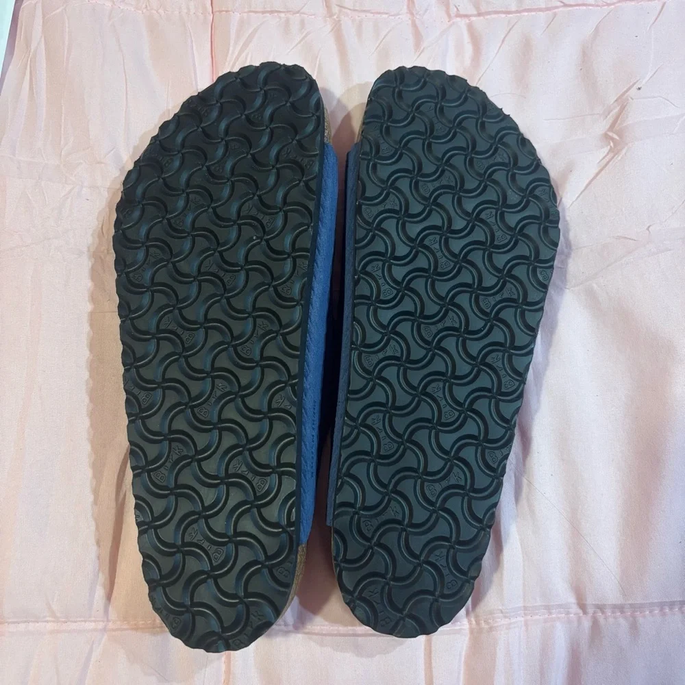 Arizona
Suede Embossed - Corduroy Indigo - Picture 4 of 4
